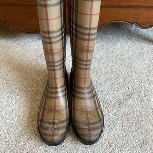 Burberry checkered rain boots